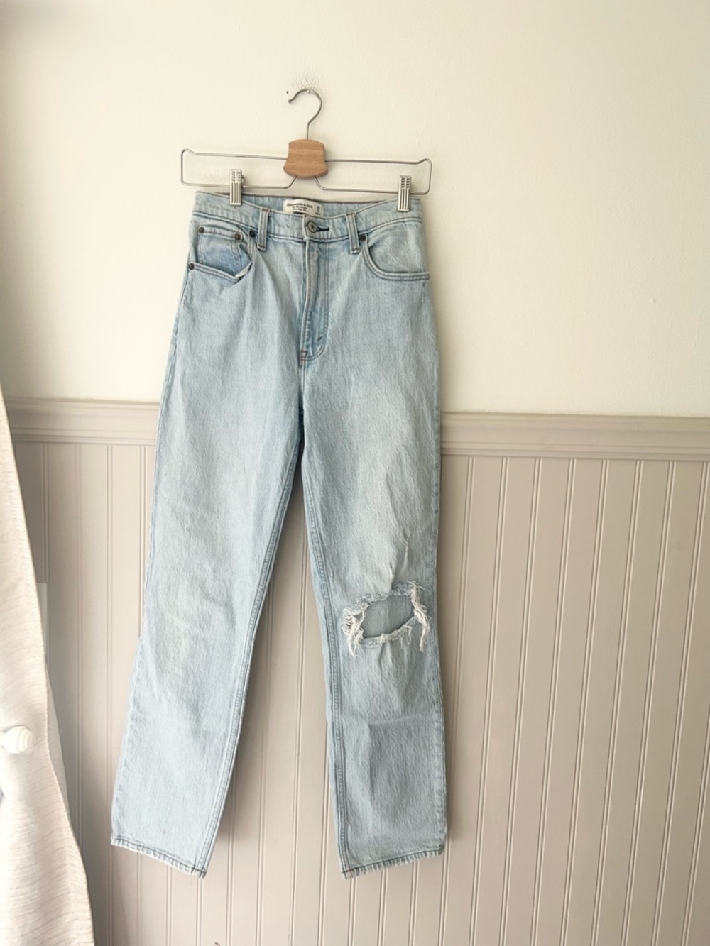 Abercrombie & Fitch 90s Straight Jeans Size 25 Ultra High Rise Distressed Light